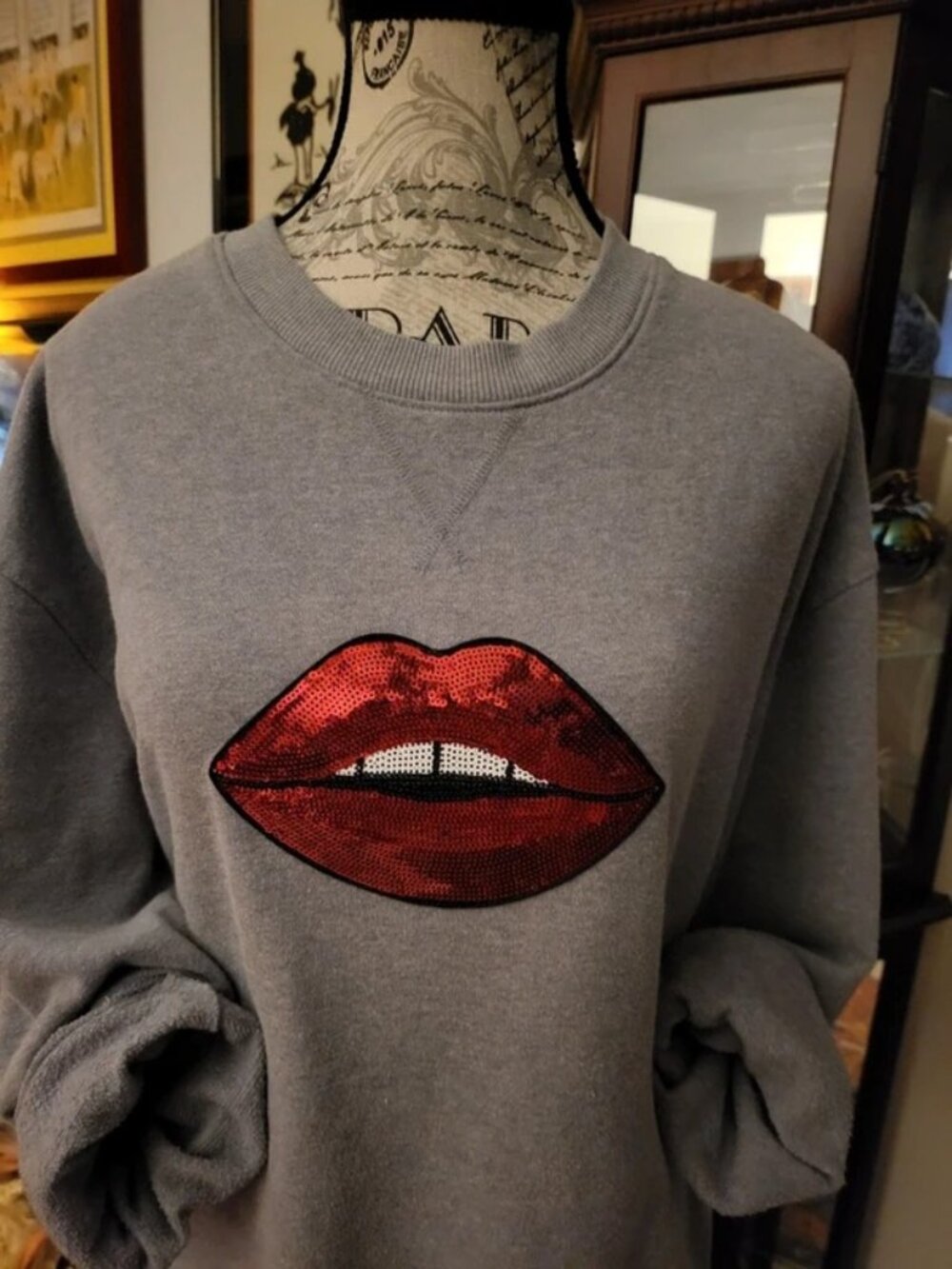 Women’s Heather Gray Crewneck Sweatshirt with Red Sequin Lips, L / US 12–14